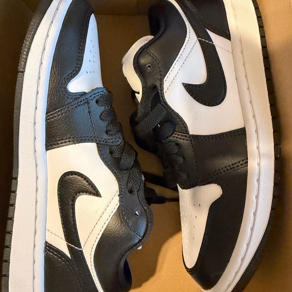 Jordan Women's Black and White Sneakers